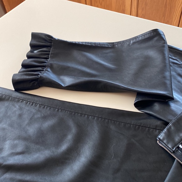 Zara black faux leather capris. Size medium, measurements are in photos posted. - Picture 5 of 12